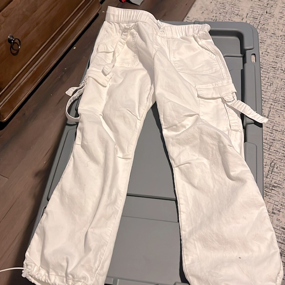White cargo pocket pants soft material